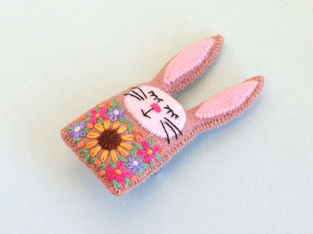 Rabbit Brooch _ Bunny Pin _ 5a