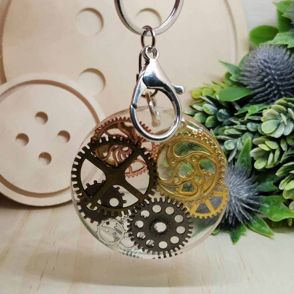 Keyring - Steampunk Clock Cogs - Round Handcast Resin