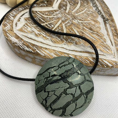 Pendant necklace, green and black crackle