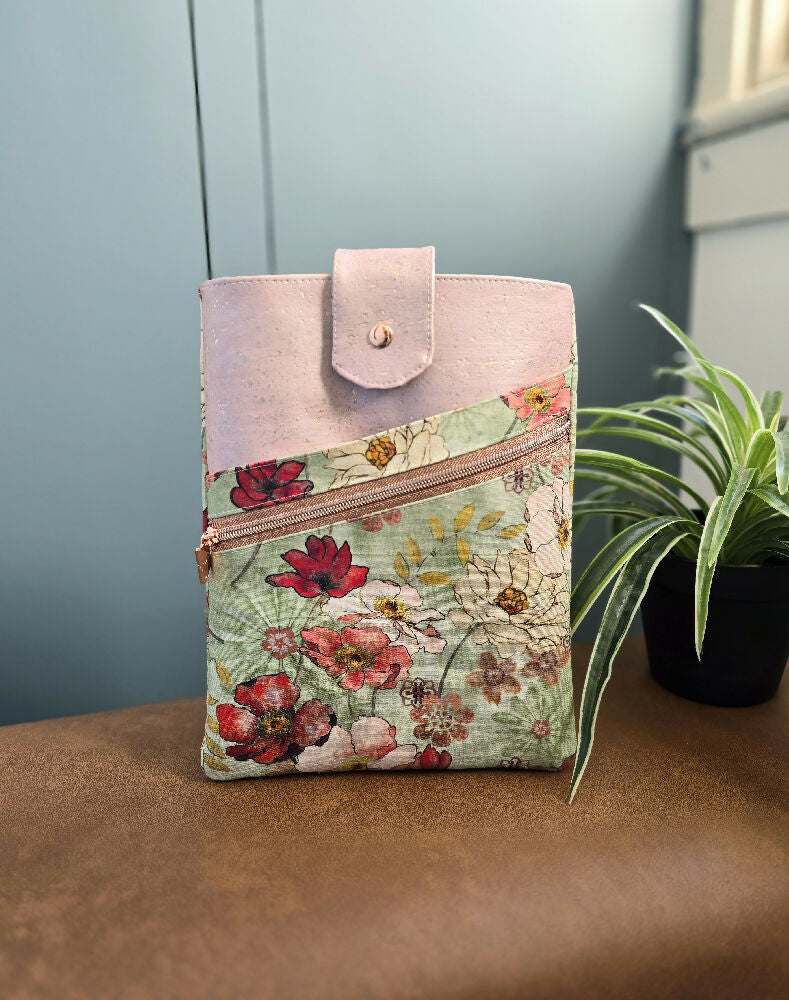 Large book sleeve. Green floral. Padded book bag.