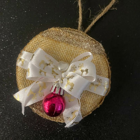 Tin lid Christmas decoration ... gold and white