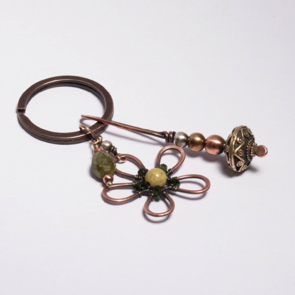 GREEN GEMSTONE KEYCHAIN / KEYRING