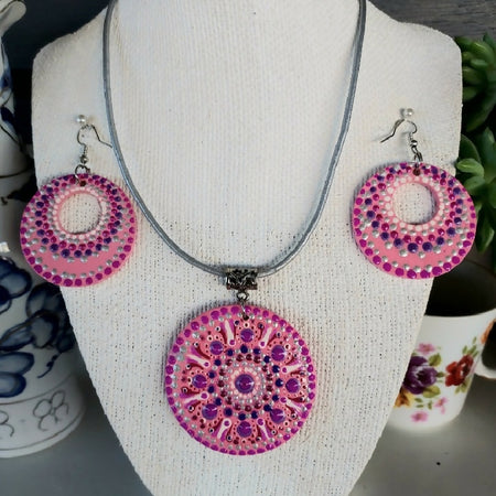 Stunning Dot Art Pendant and Earing set called