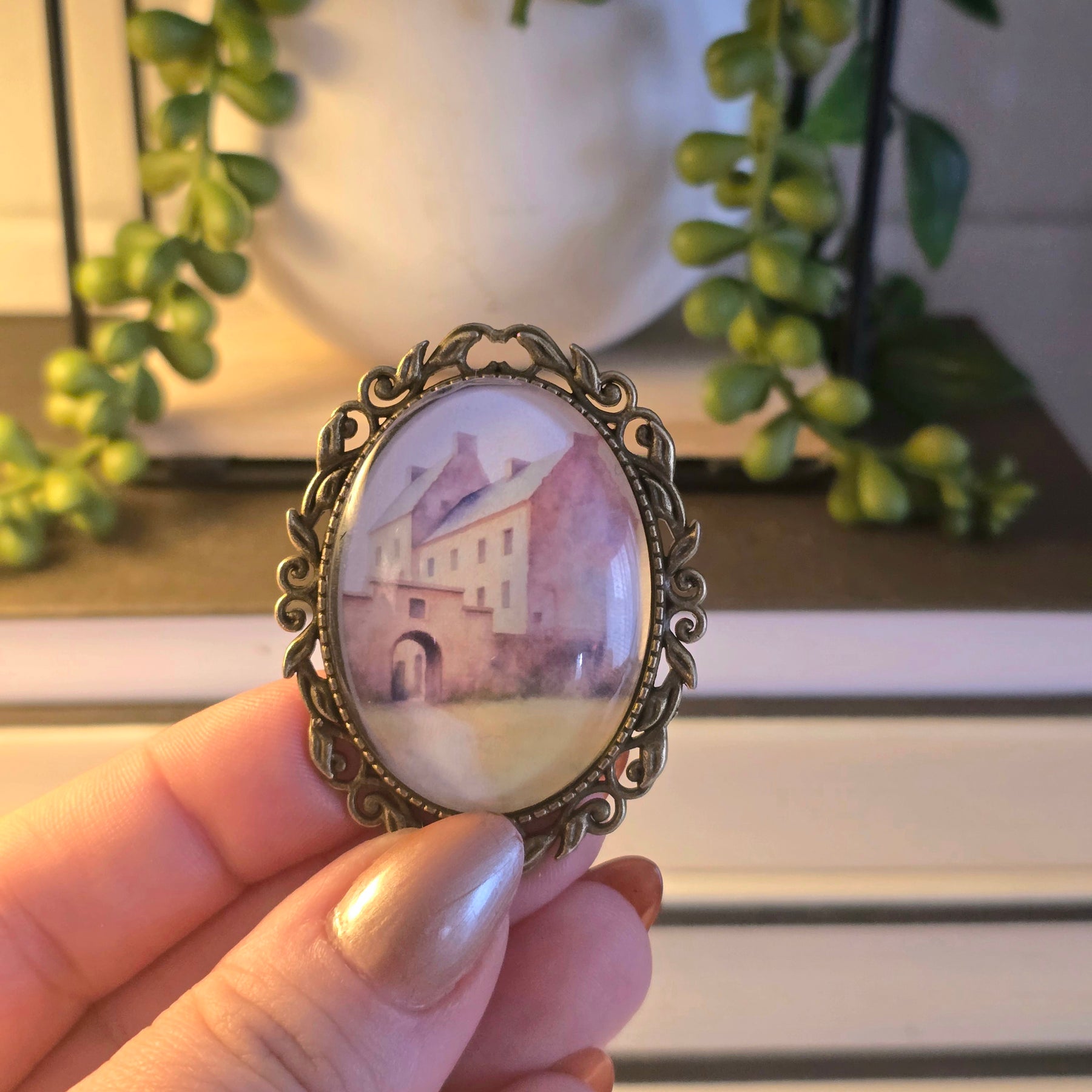 Midhope Castle Brooch | Inspired by Lallybroch on Outlander - Colour