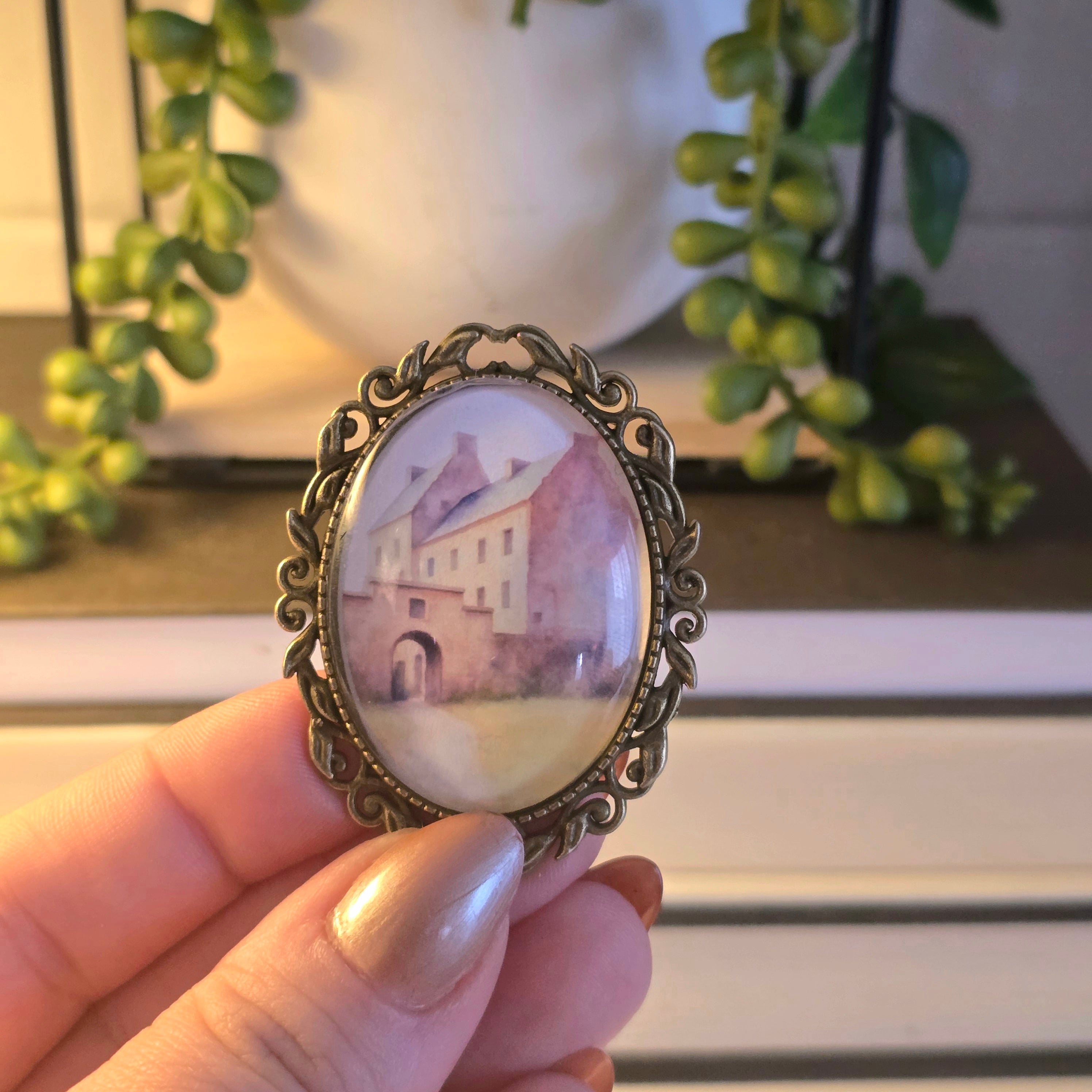 Midhope Castle Brooch | Inspired by Lallybroch on Outlander - Colour