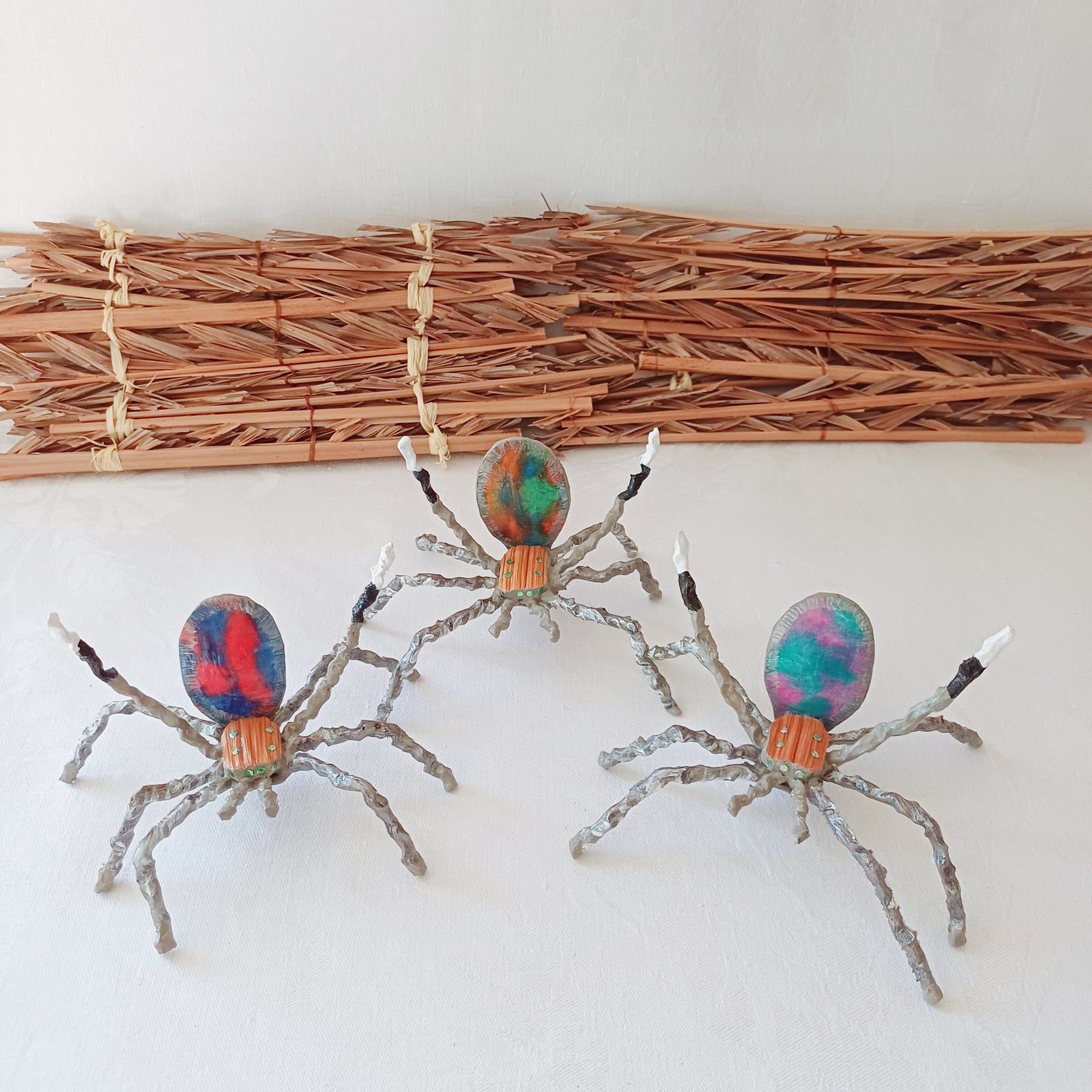 Dancing Spider figurine, palm leaf, small gift, Kantakoru