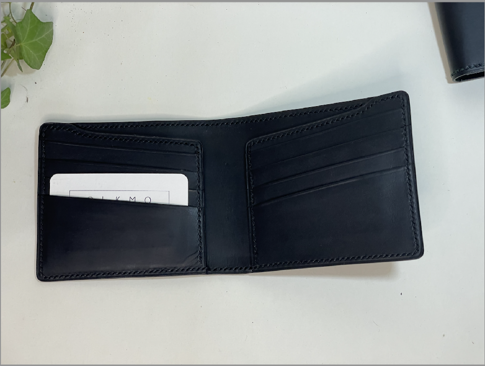 Black bifold flat