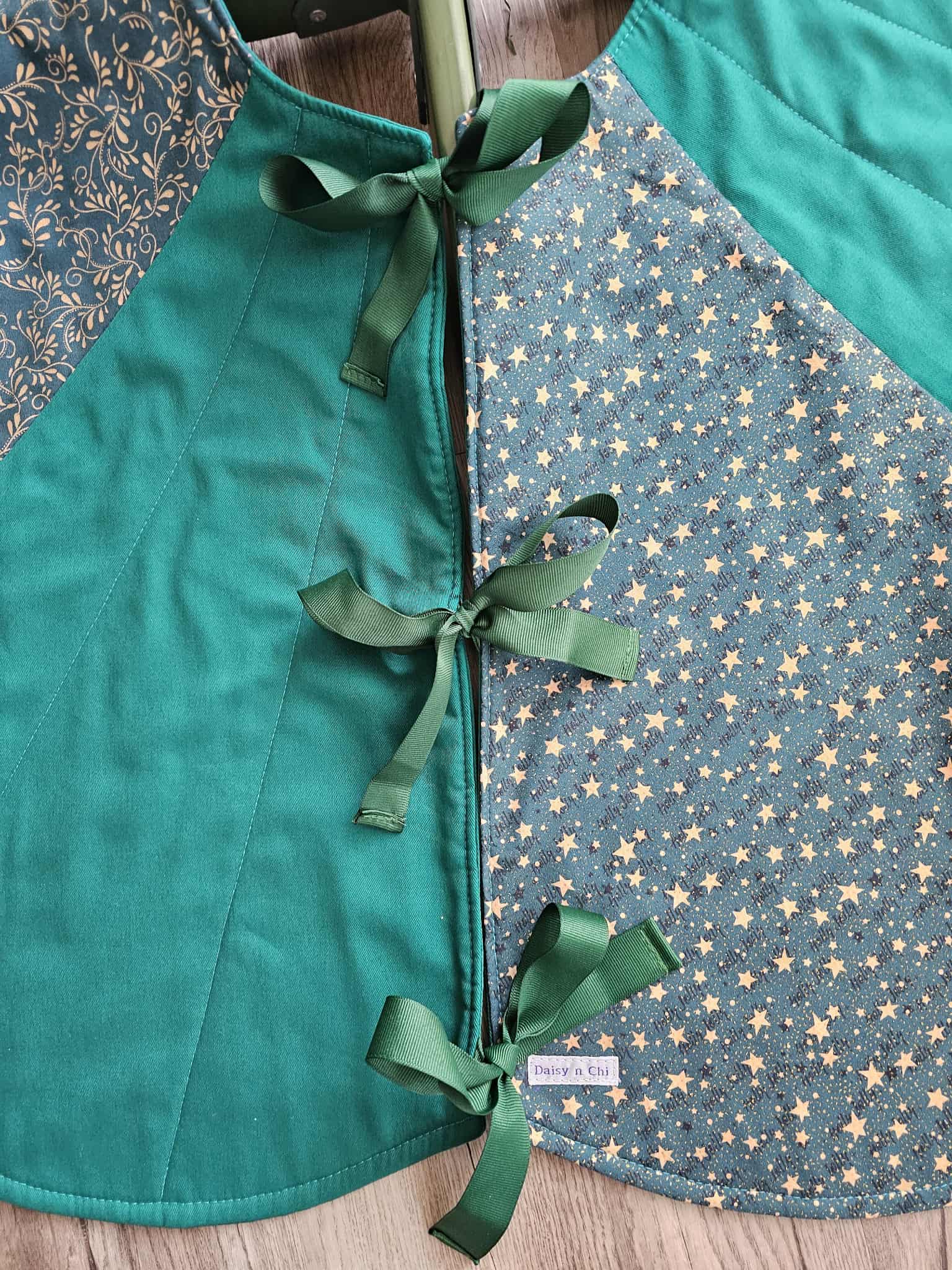 Christmas Tree Skirt - Green Sparkle