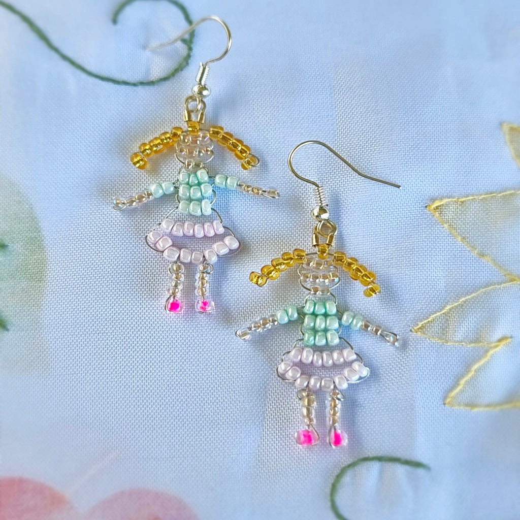 Go girl earrings blonde