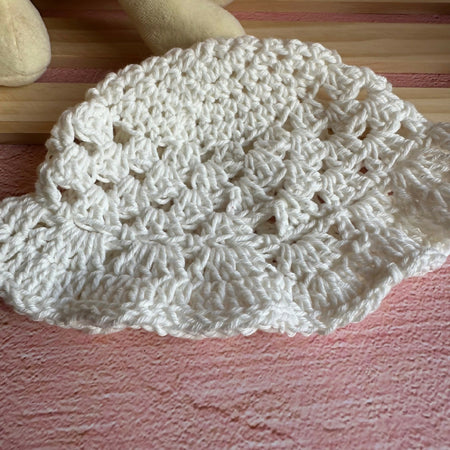 Soft & Breathable Crochet Baby Hat – White with Ruffled Brim (3-6M)