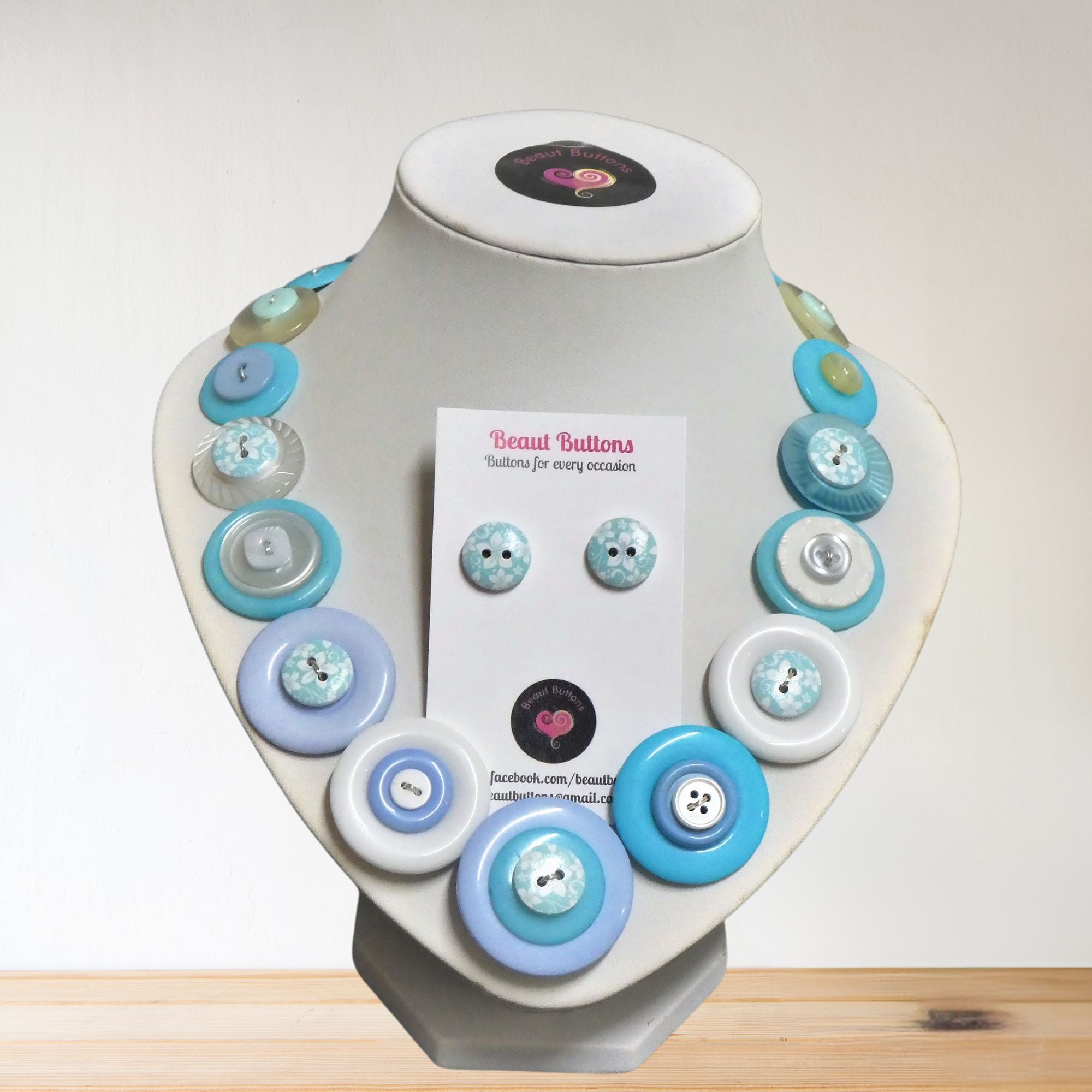 Blue button necklace and earrings - Blue Daisy