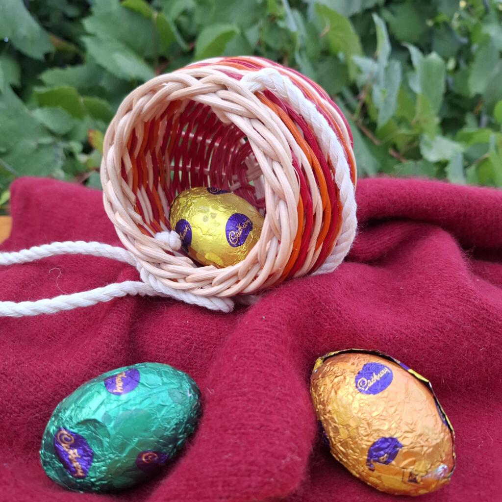 EASTER BASKET HANGING GARLIC CHILD