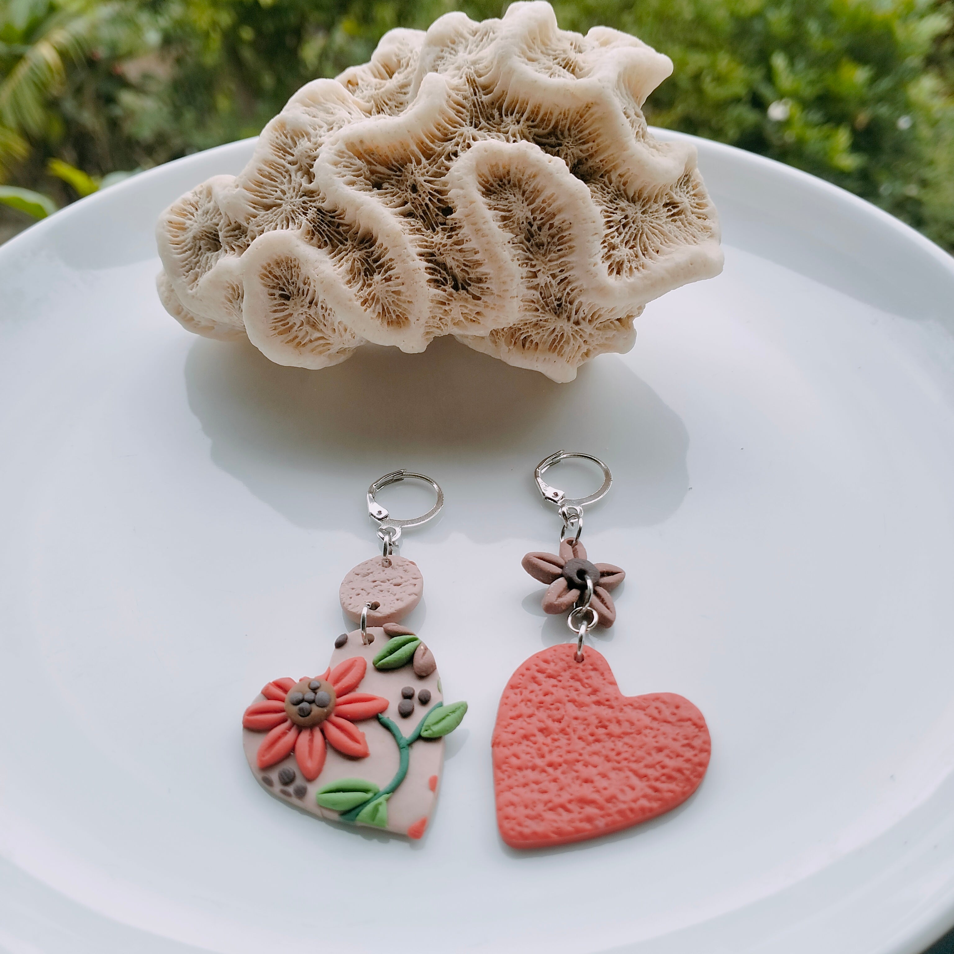 "Heart Frolics" Dangle Earrings - Candy Apple & Mocha