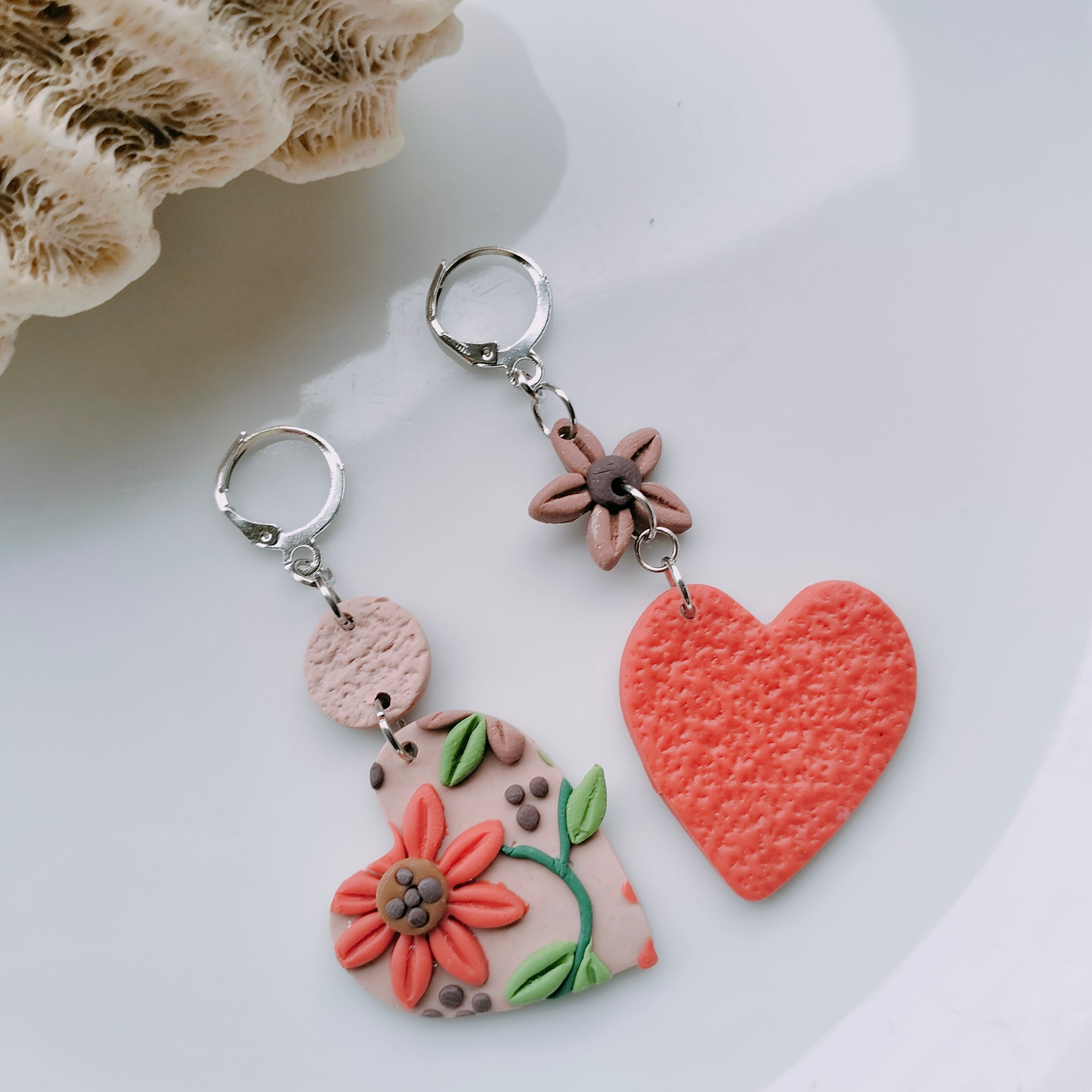 "Heart Frolics" Dangle Earrings - Candy Apple & Mocha