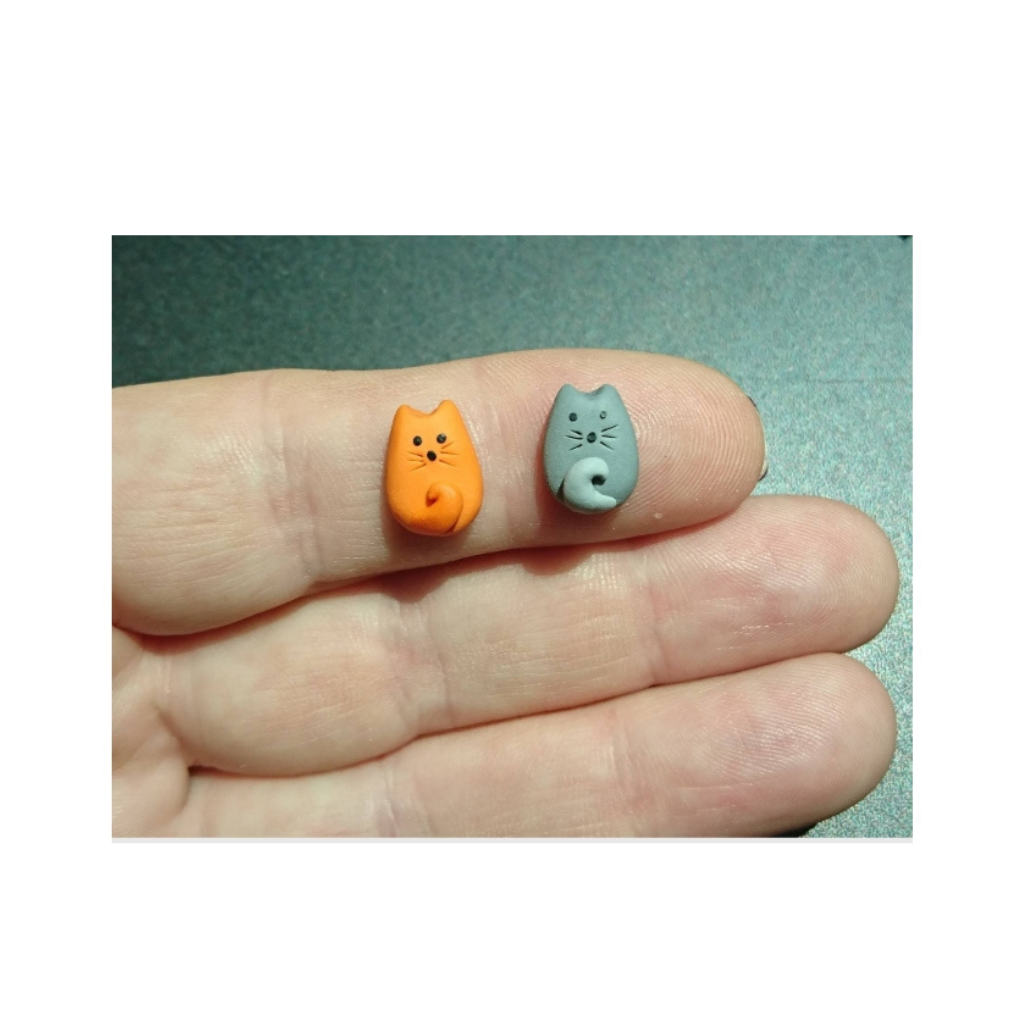 Cat stud earrings