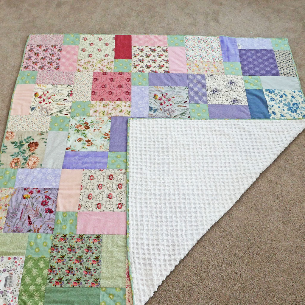 Chenille backed, machine pieced, handmade QS quilt. Free shipping