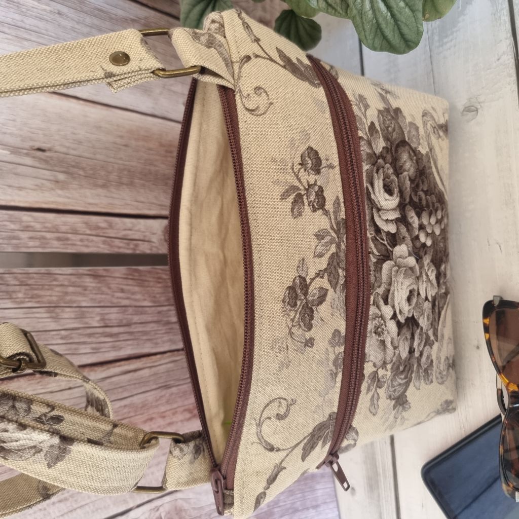 Zipped crossbody bag - Renaissance-style floral urn