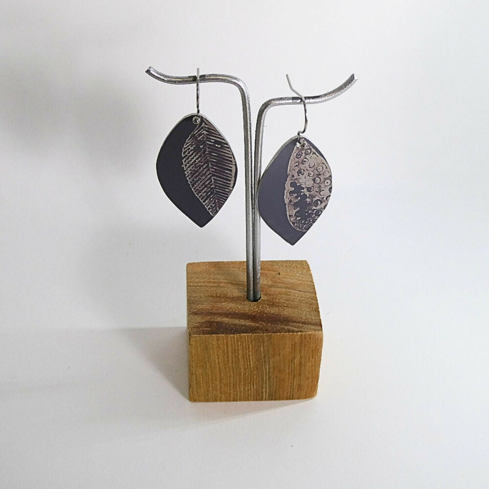 Aluminium-earrings-hung-A141