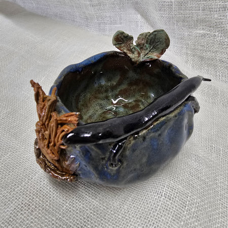 Lizard on rock trinket dish