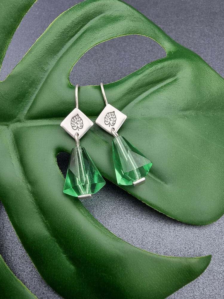 JUNGLE DREAMS – Monstera Glass earrings