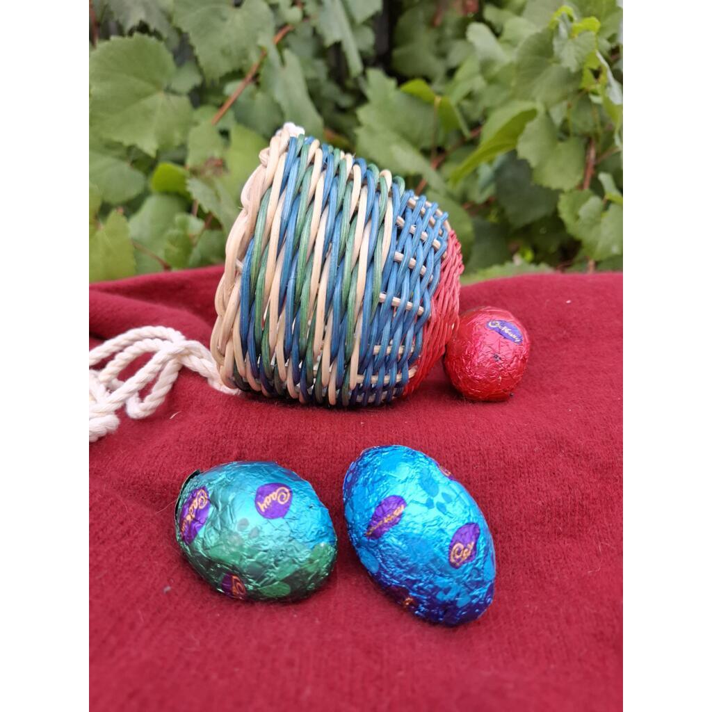 EASTER BASKET HANGING GARLIC CHILD