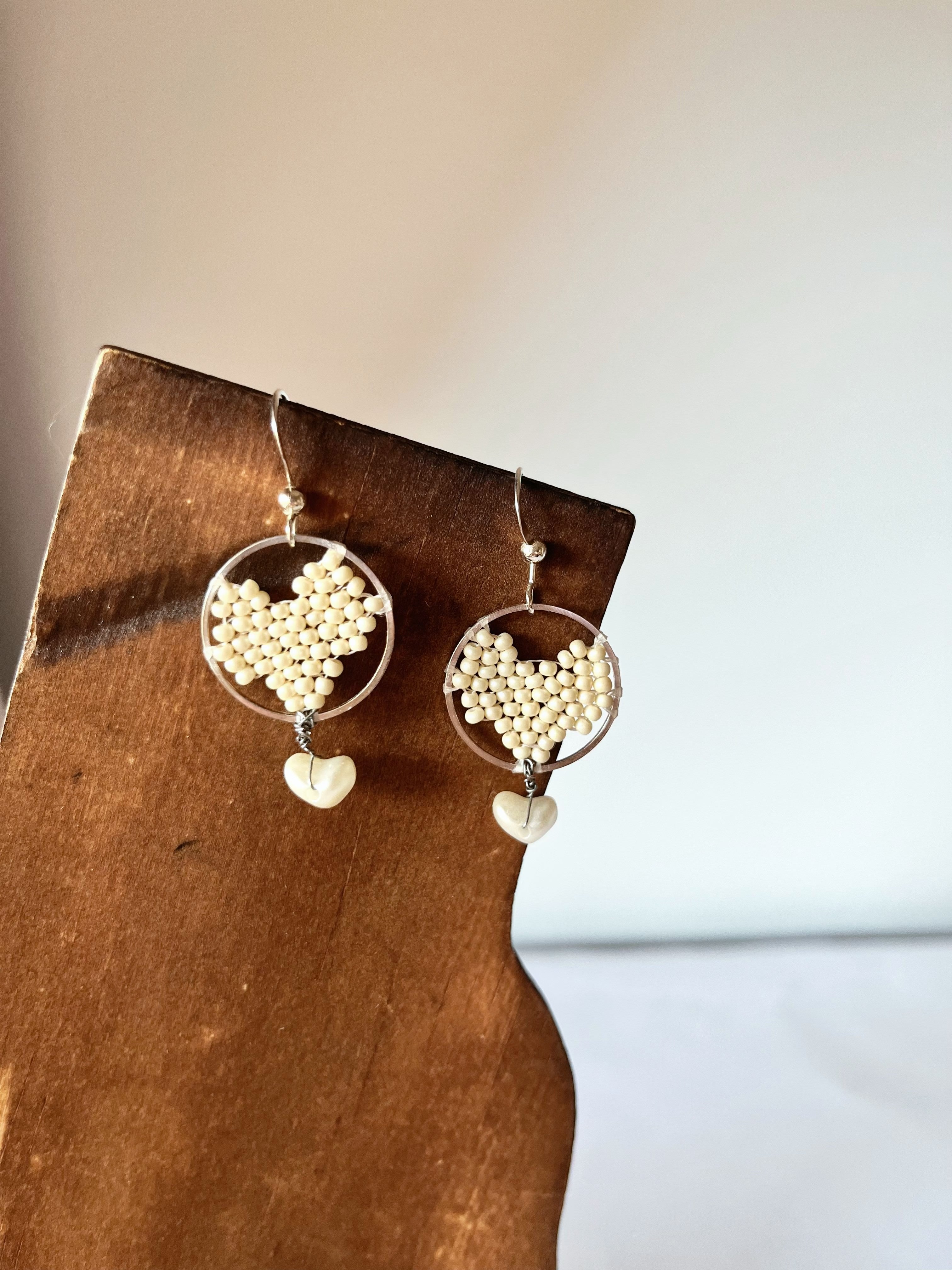 PEARL HEART | dangle beaded earrings | white, creamy, beige, nude