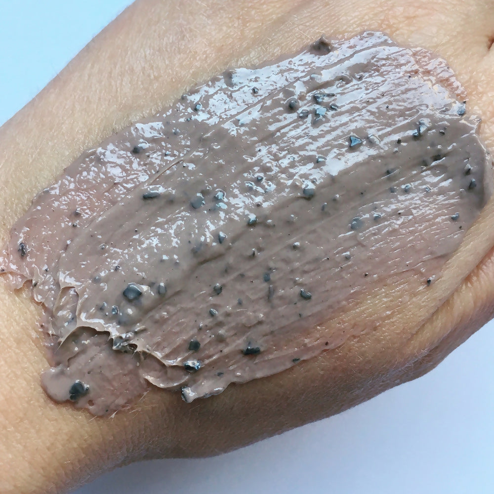 blueberry mask on hand