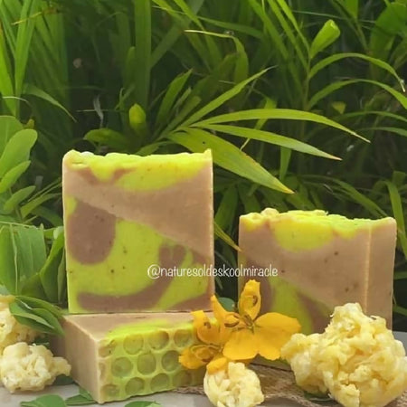 Manuka Honey & Bee Pollen Soap |  Exfoliating | Natural Ingredients | Shea Butter
