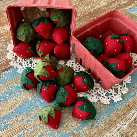 Value set of 5 felt strawberries, value pack
