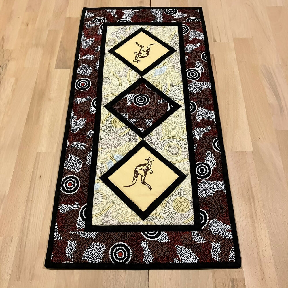 table-runner-handmade-Australian-native-kangaroo_3