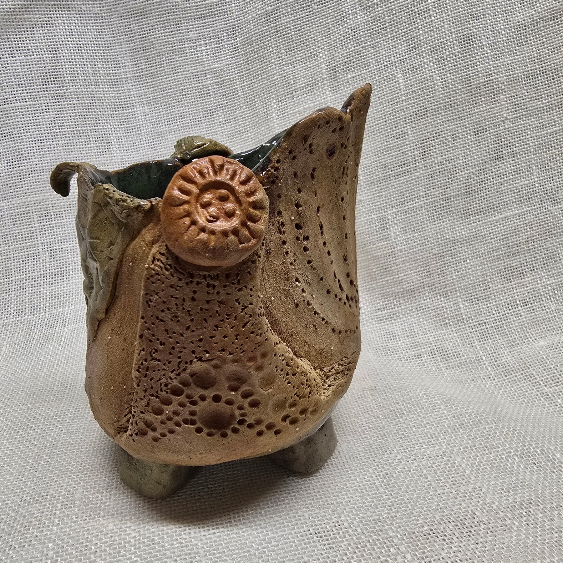 The Witch's cauldron condiment dish