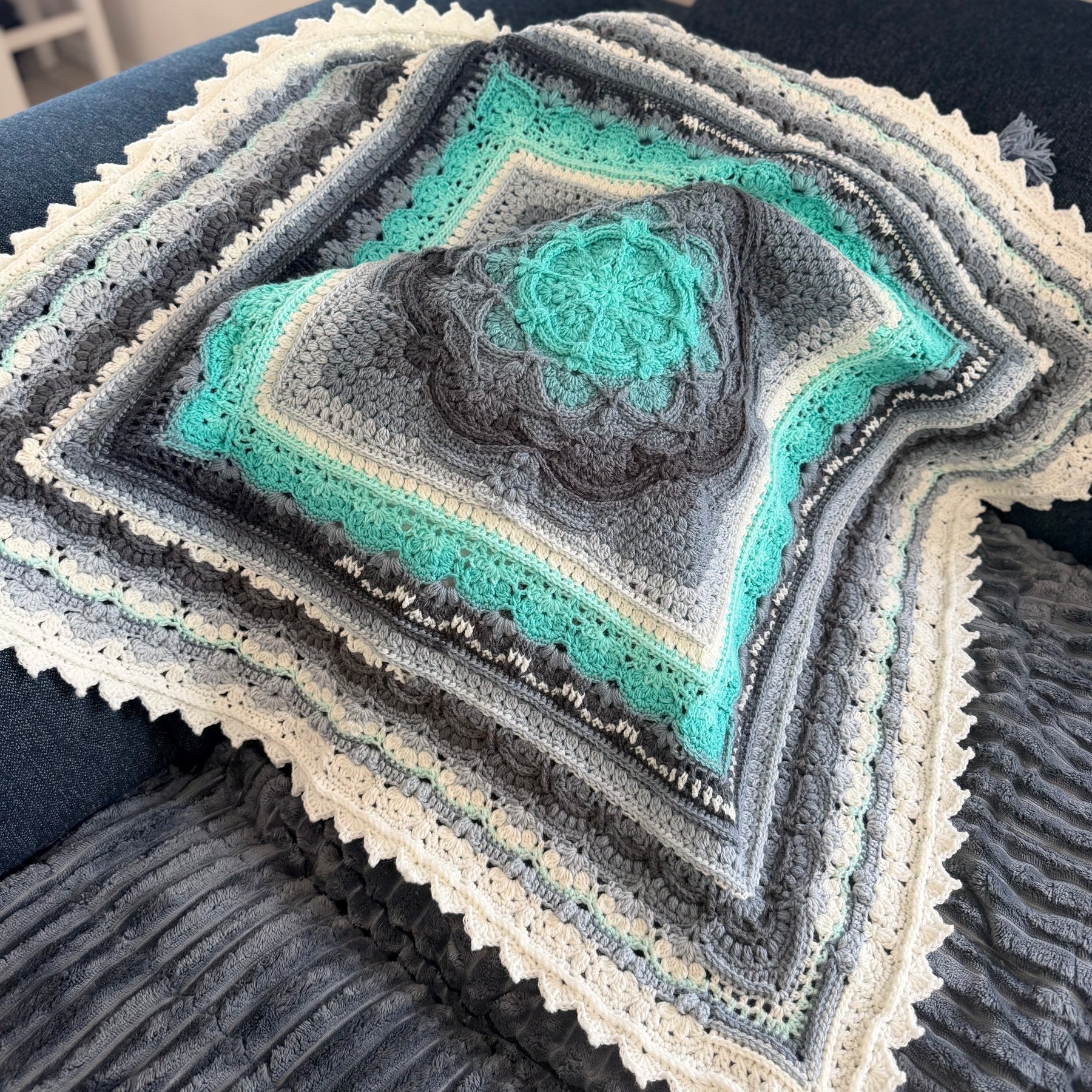#051 Lap Size Blanket