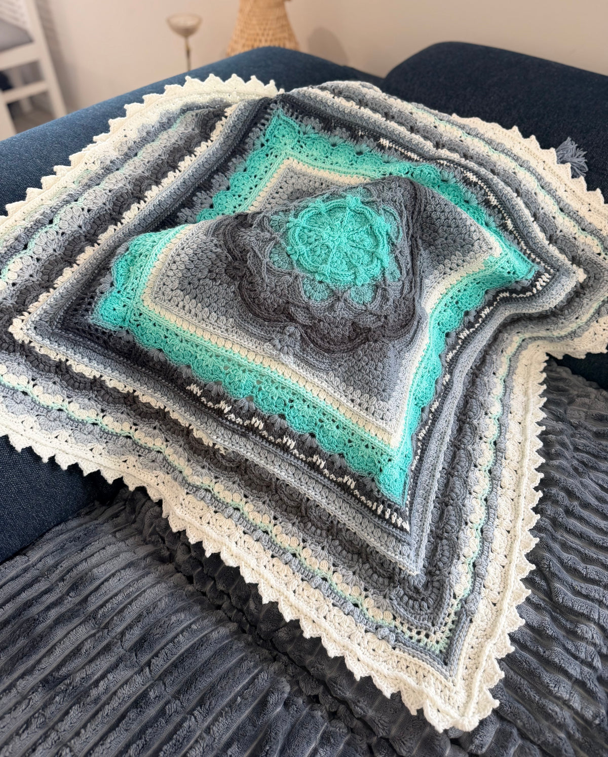 #051 Lap Size Blanket