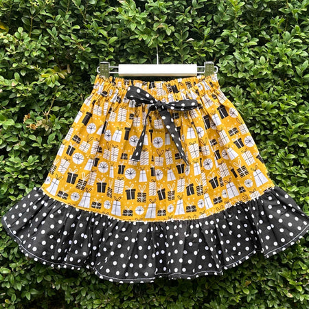 Size 6 Girls Skirt – Mustard & Black Gift Print