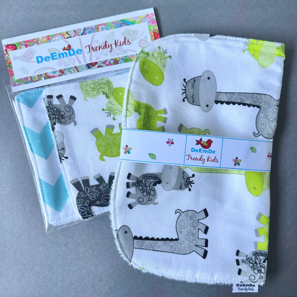 Large Size Giraffe Bib & Wash Cloth Set
