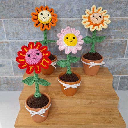 Happy daisy crocheted flower in pot
