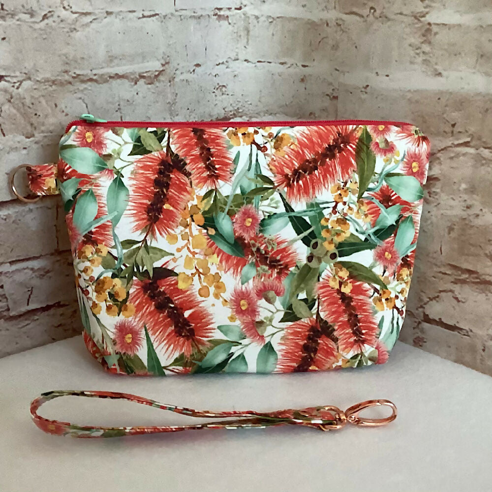 Wildflower clutch purse with detachable wristlet. (Approx 24cm x 17cm - 5cm gusset)