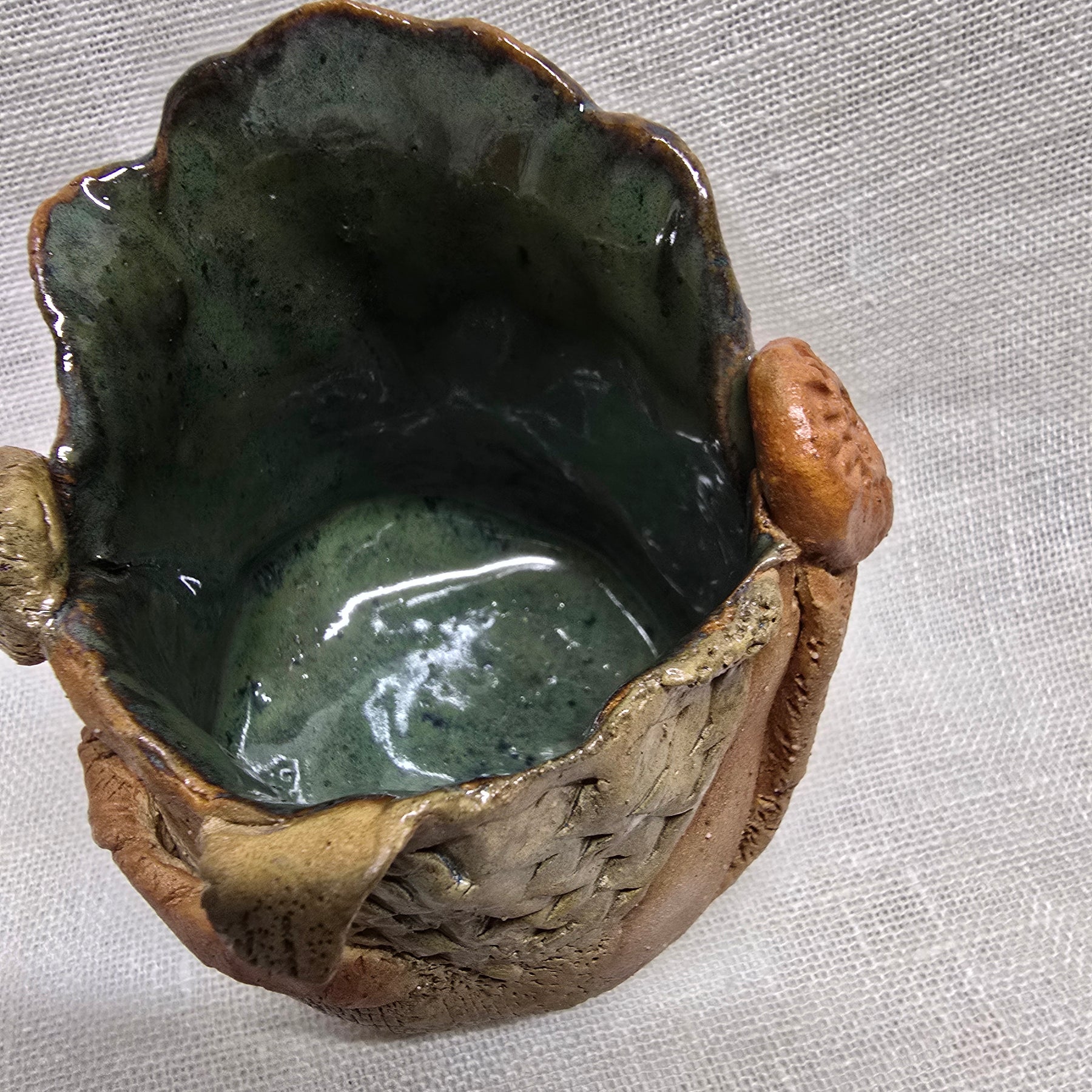 The Witch's cauldron condiment dish