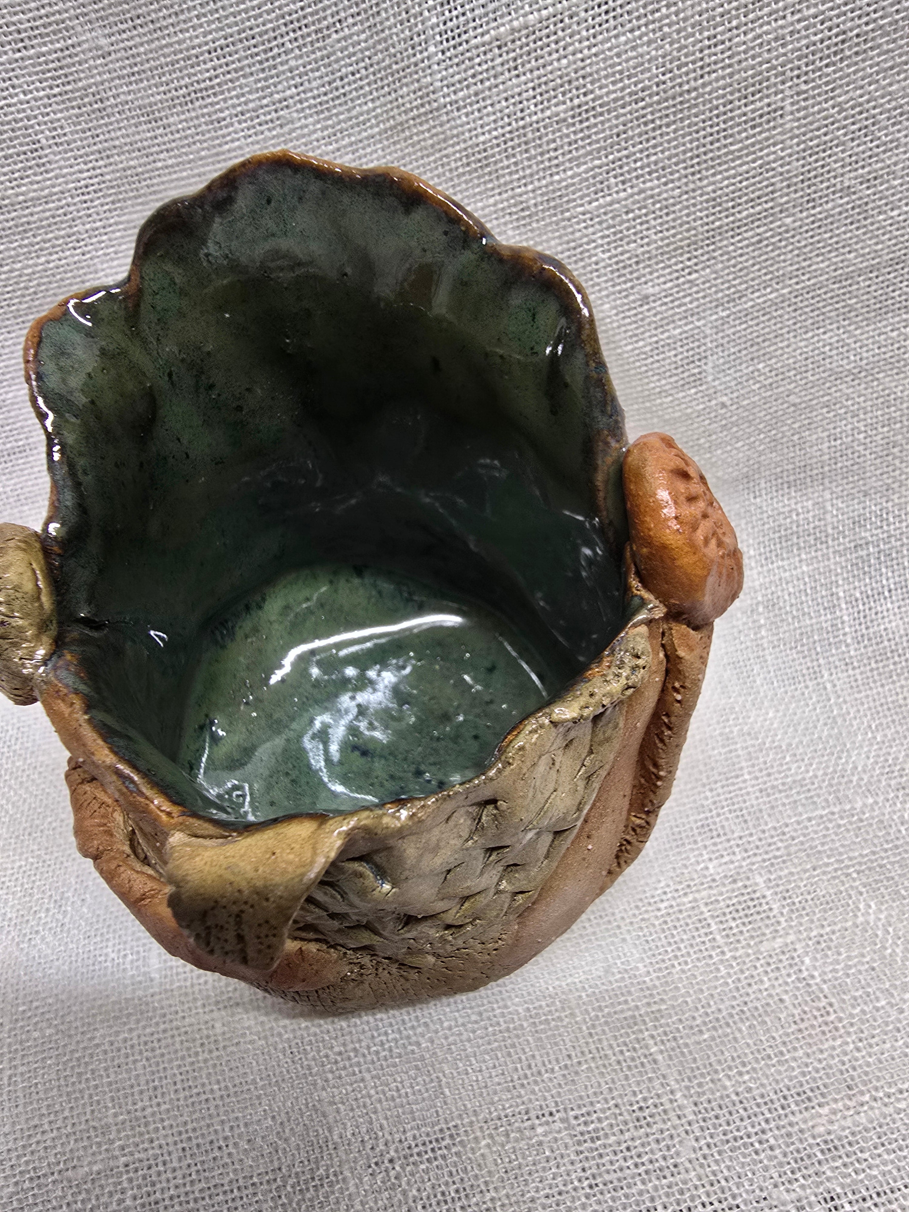 The Witch's cauldron condiment dish