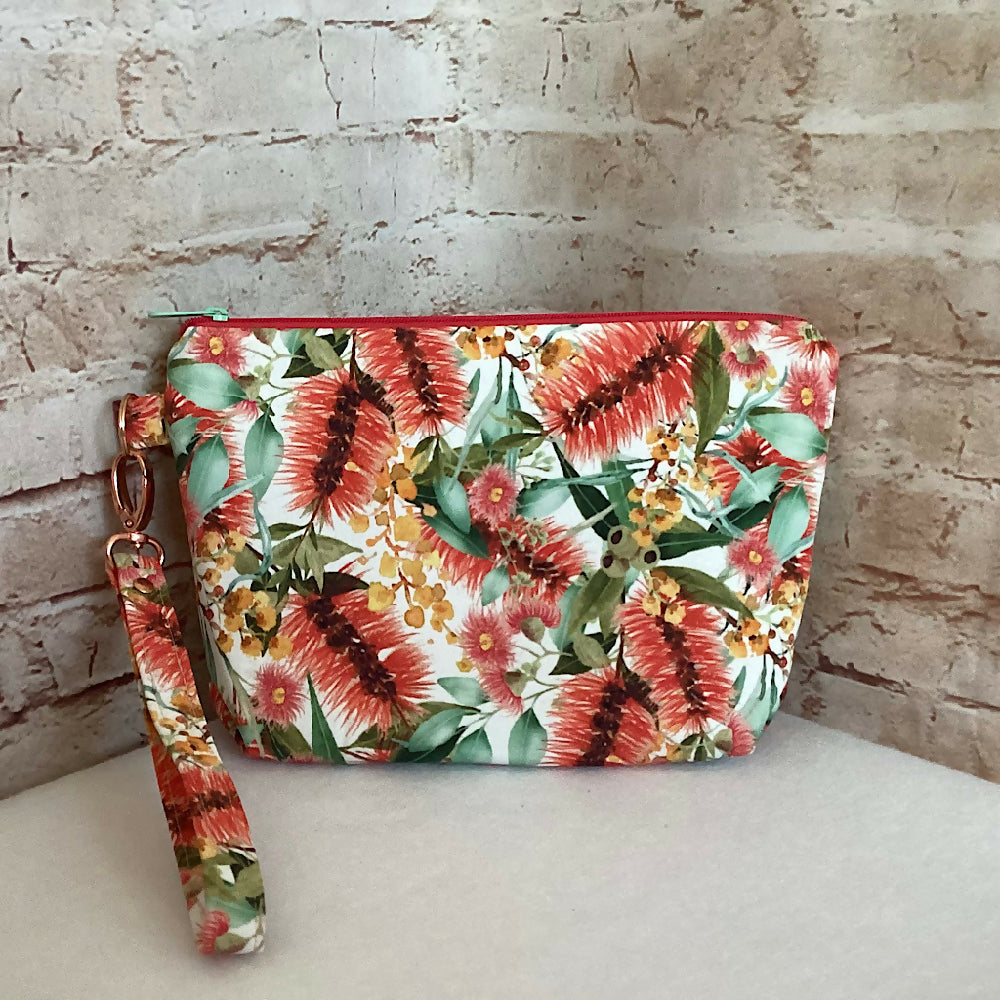 Wildflower clutch purse with detachable wristlet. (Approx 24cm x 17cm - 5cm gusset)