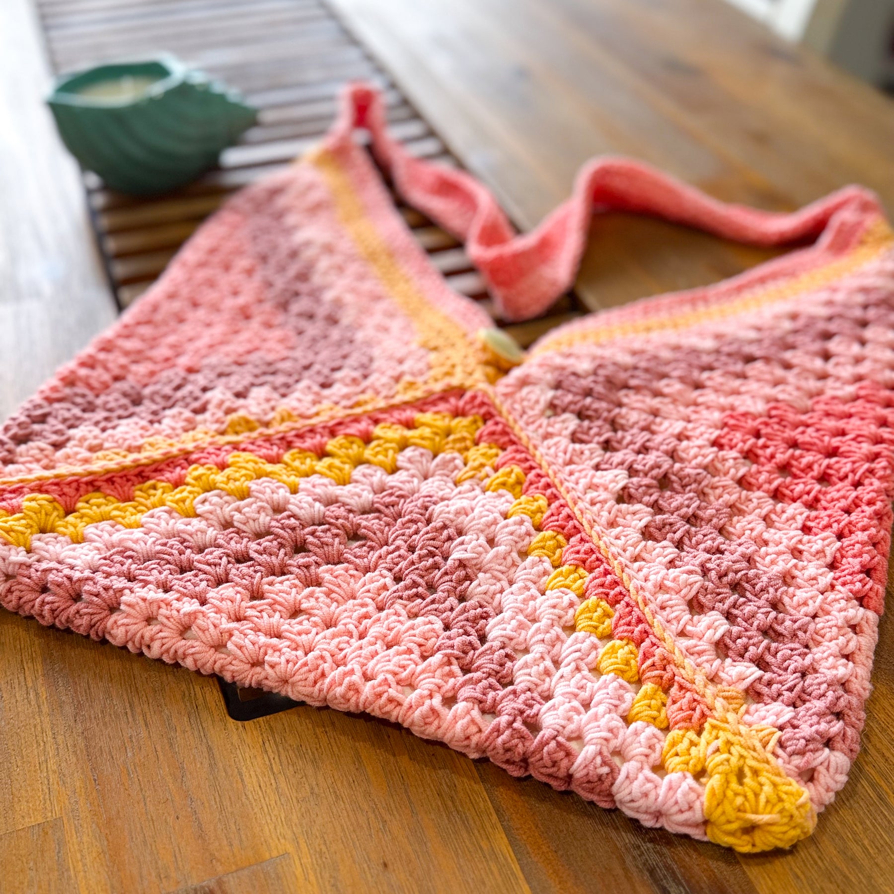 #083 Grannie Square Triangle Bag