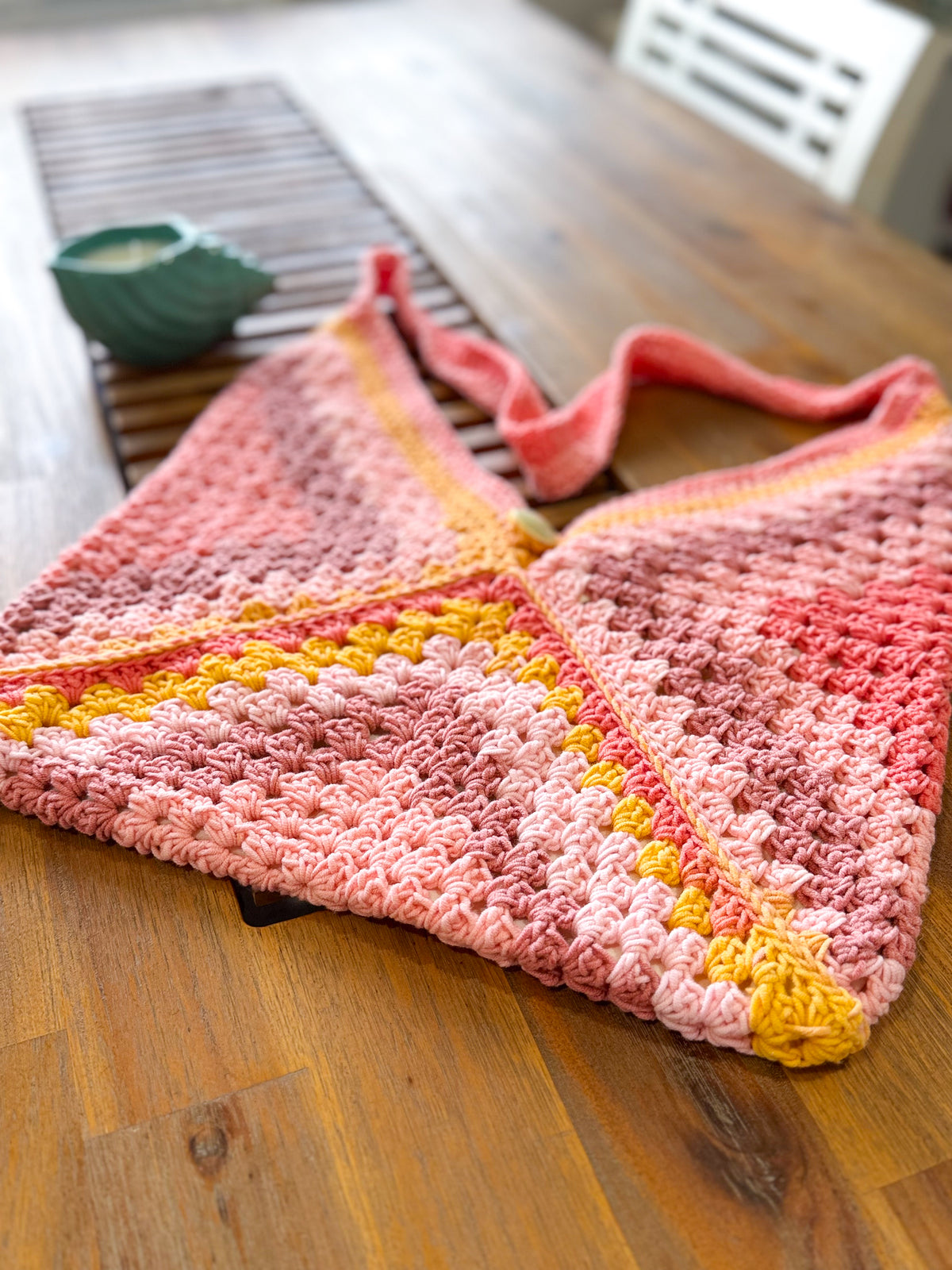 #083 Grannie Square Triangle Bag