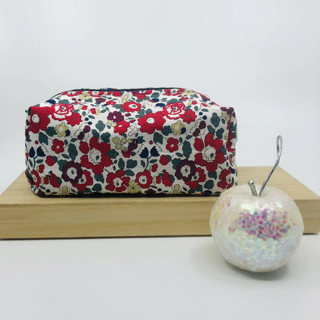 Liberty fabric zipper bag Betsy design