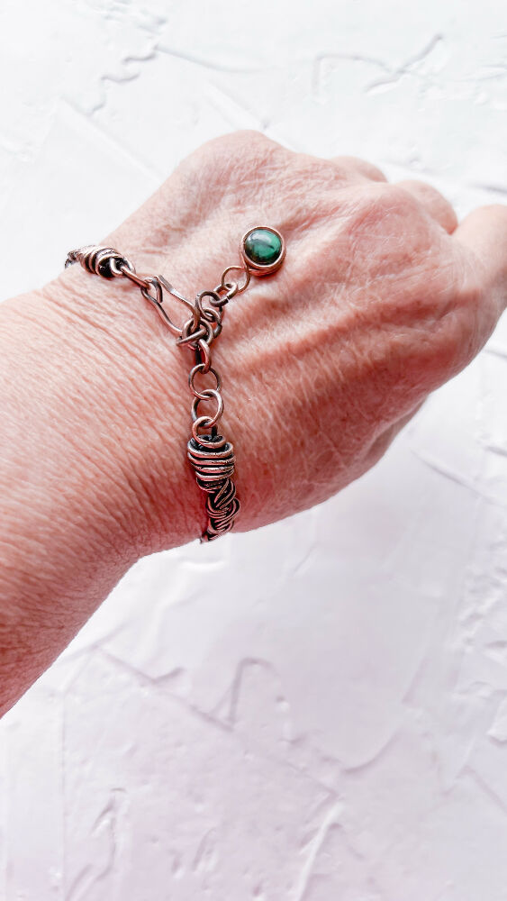 Braided_copper_bracelet_with_malachite_08