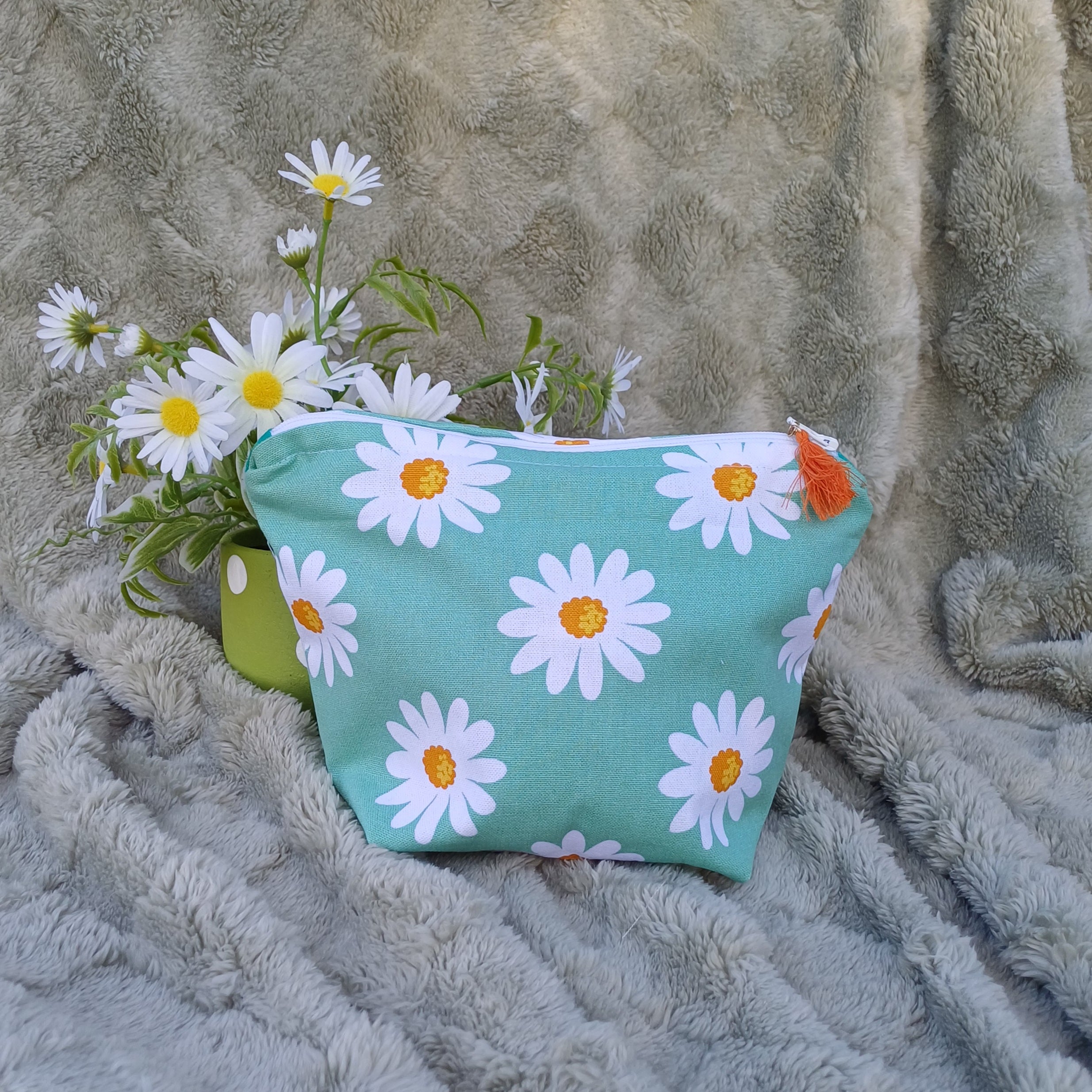 Green Daisy Zipper Pouch