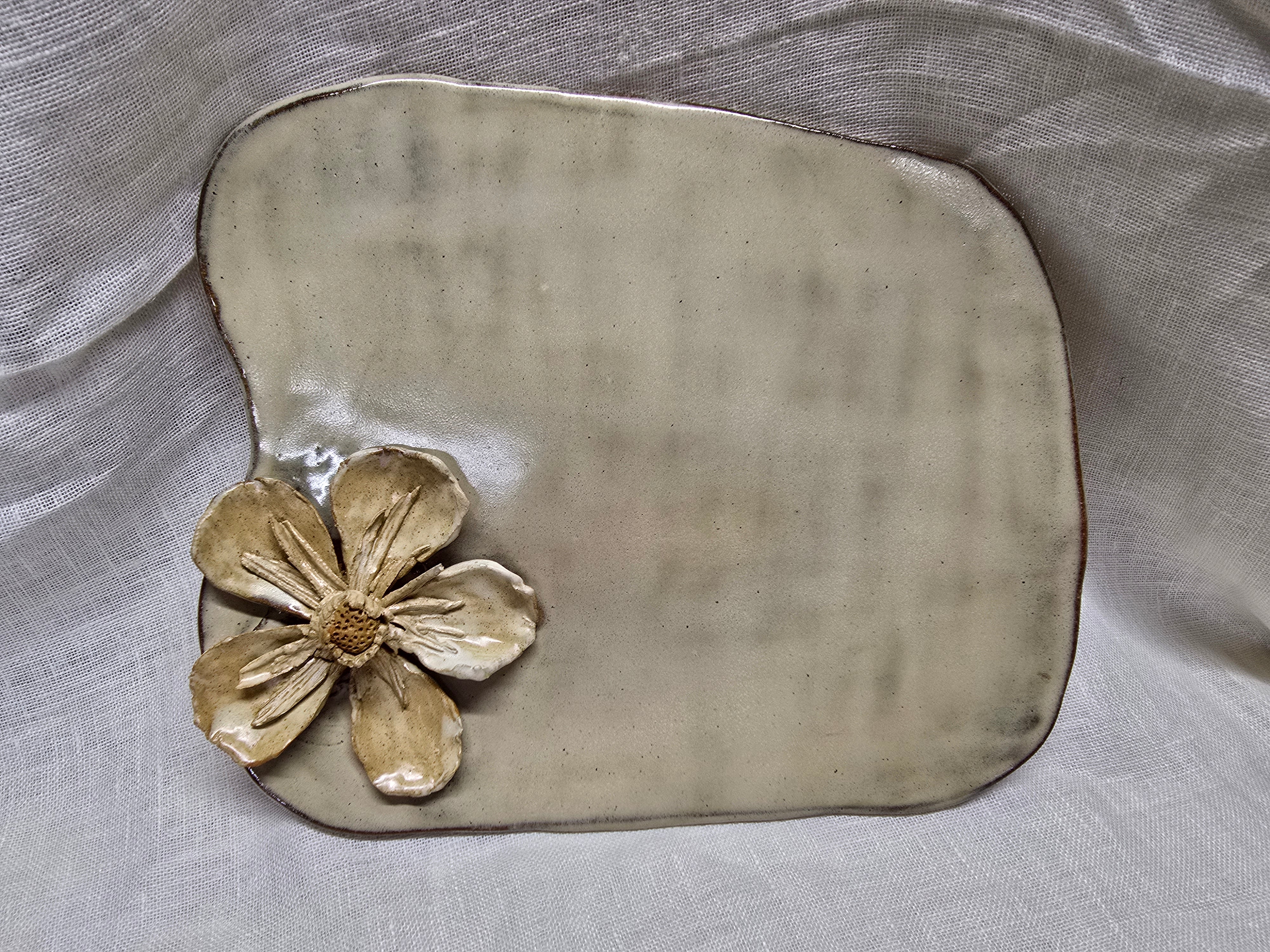 Large platter with flower