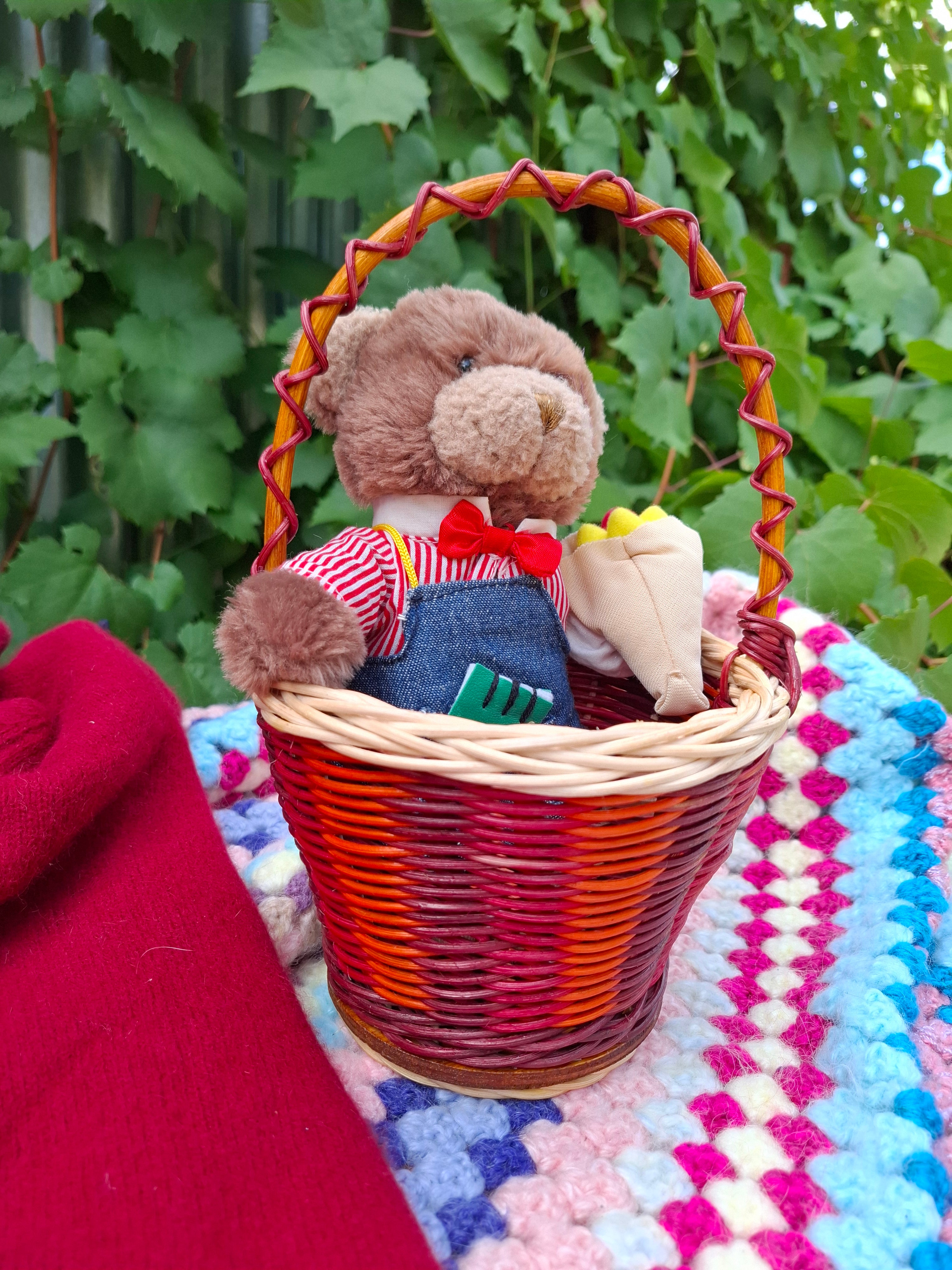 Basket children toys play gifts entertainment birthday easter