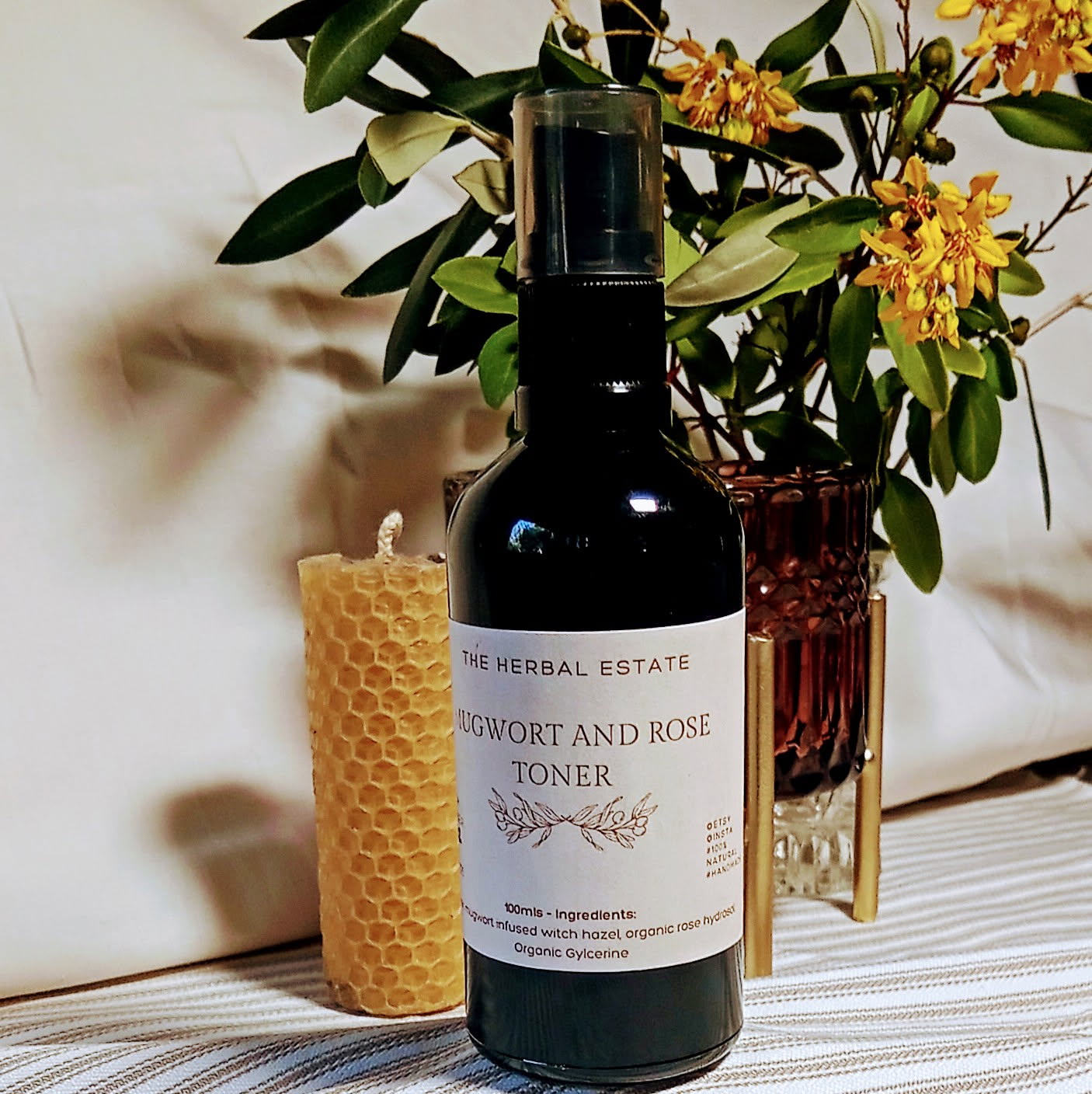 Organic Mugwort & Rose Toner – 100 ml Balances skin pH, hydrates, and refreshes. Helps support naturally balanced, healthy-looking skin.