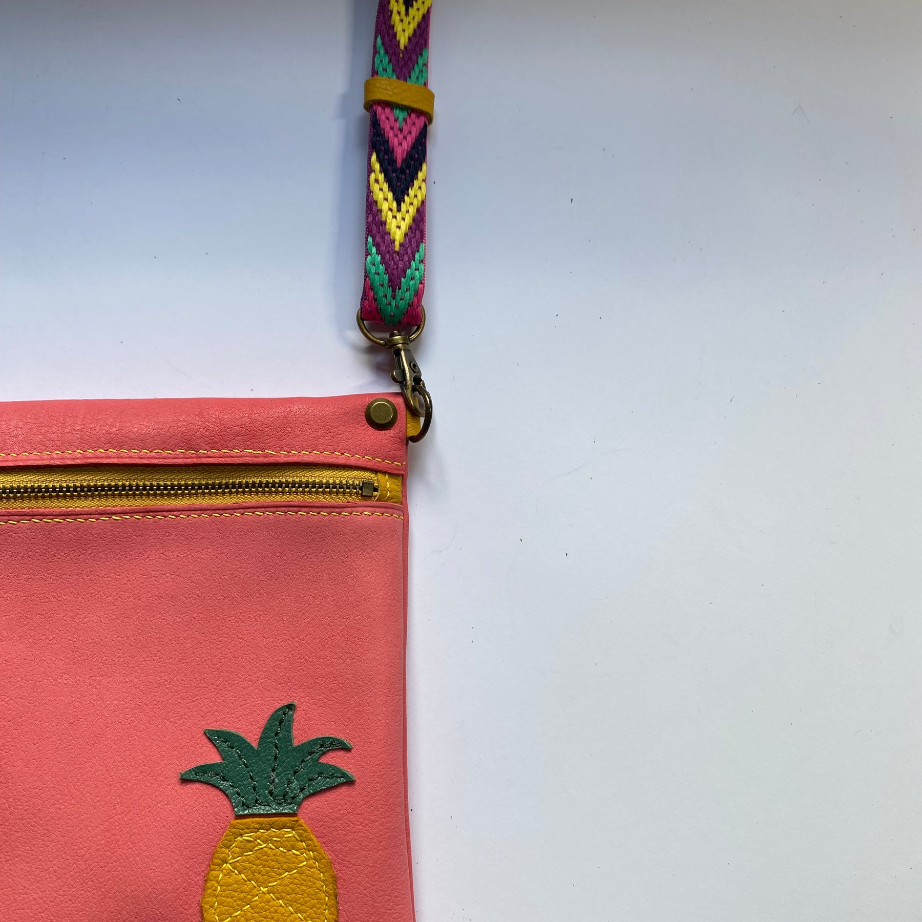 Leather crossbody bag with pineapple motif
