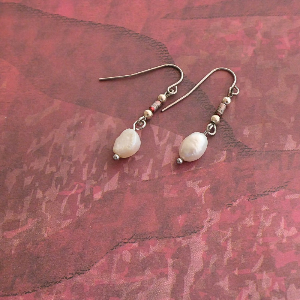 Stainless steel resistor and pearl on pink M010